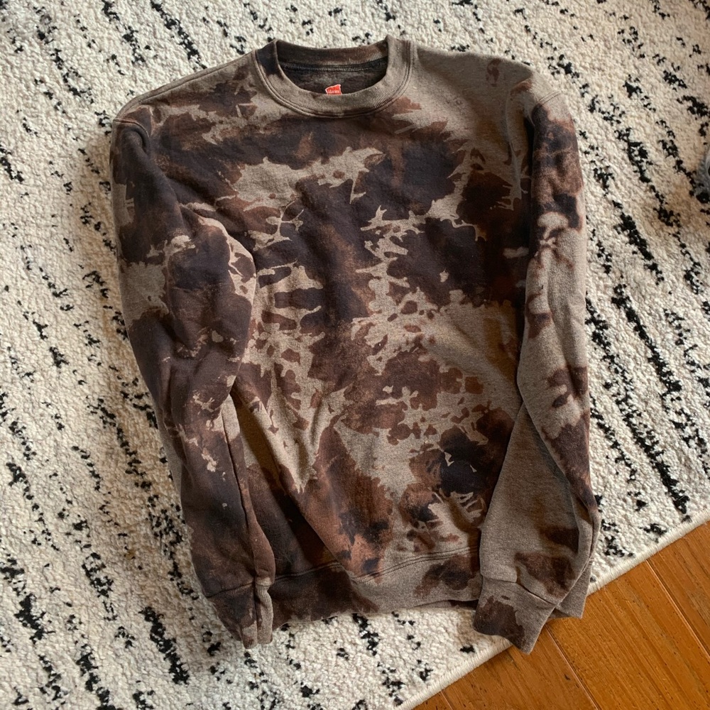 Tie- dye sweatshirt